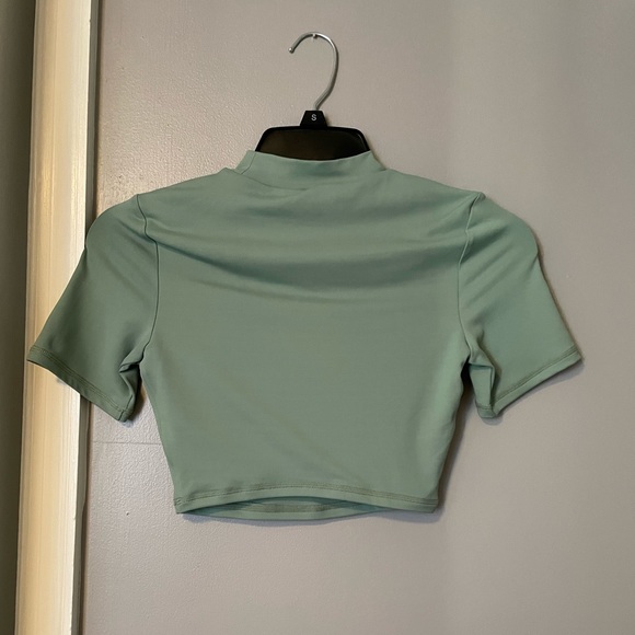 NWOT Bo + Tee Slinky Workout Set in Green - Picture 5 of 7